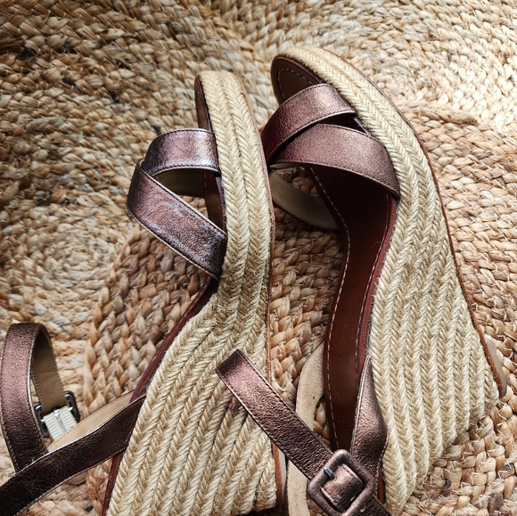 Christian Louboutin Copper Brown Metallic SZ 40. Pre Loved - Picture 4 of 8